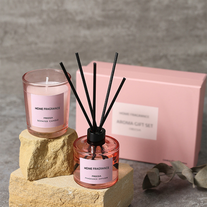Scented Candle Set - ชุดของขวัญพรีเมียม ประกอบด้วยก้านไม้หอมและเทียนหอม กลิ่นหอมติดทนนาน ใช้เติมได้ เหมาะสำหรับบ้าน สำนักงาน